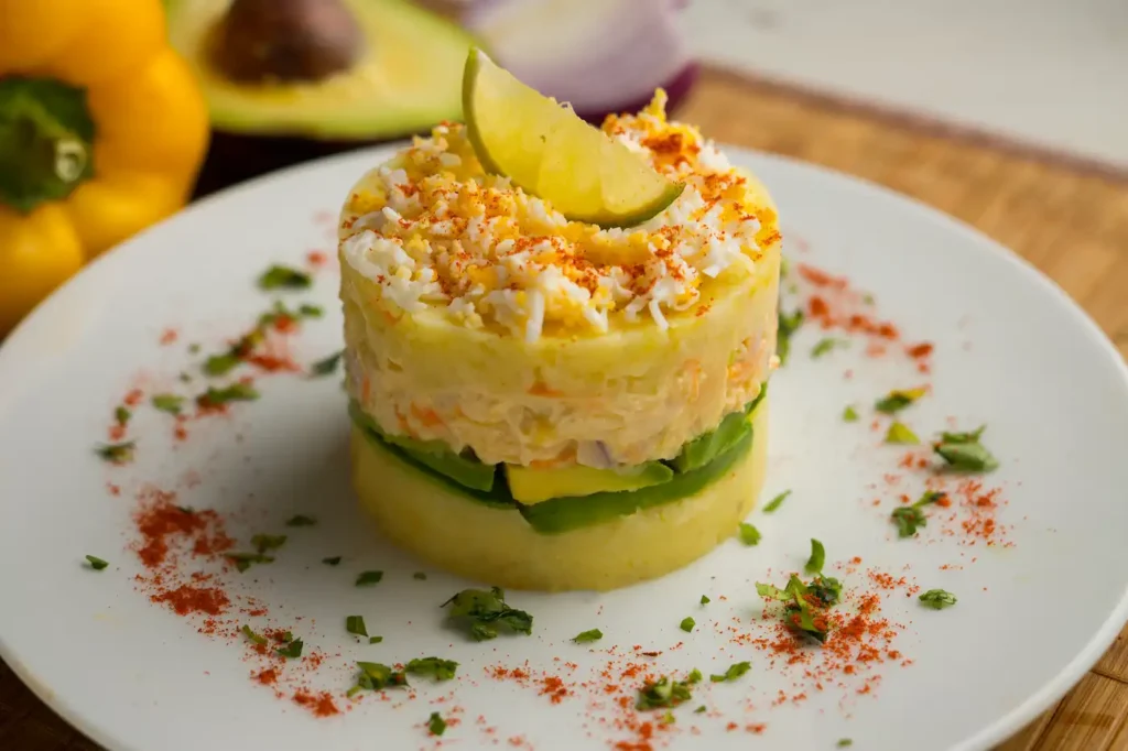 plato con causa histórica